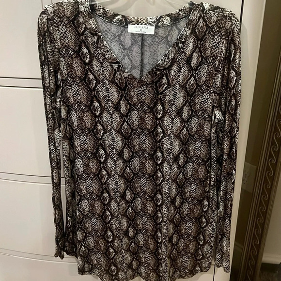 Zenana animal print long sleeve Tunic. Medium. New without Tags. - Picture 1 of 2